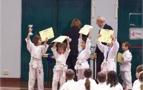 Piccoli atleti alla premiazione